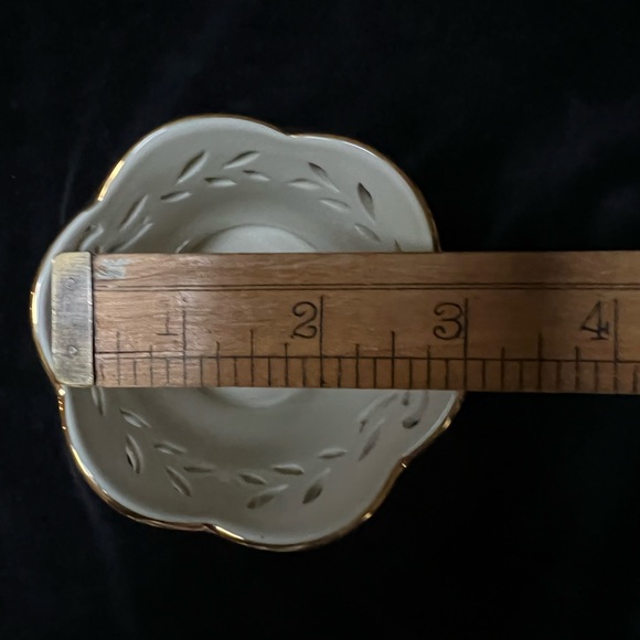 Lenox Home Collection “Winter Greetings” Votive Holder. - Picture 7 of 7